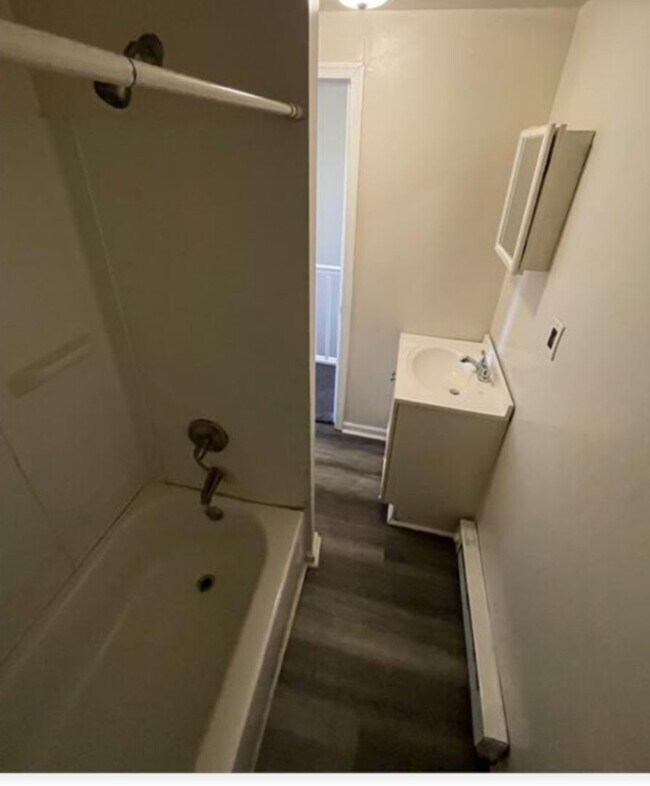 Building Photo - 2 Bedroom House for Rent