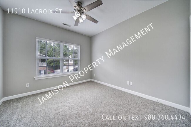 Building Photo - 11910 Lacroix St