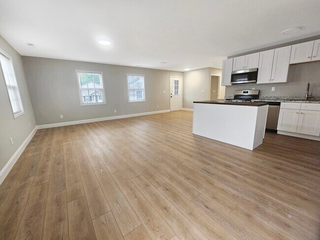 Building Photo - 11 Paris Creek Ct