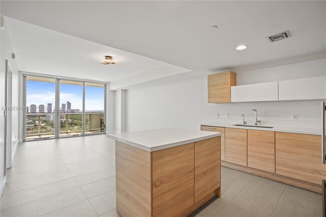 Building Photo - 16385 Biscayne Blvd