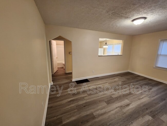 Building Photo - 1726 Sonne Ave