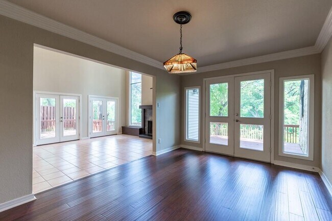 Building Photo - 10907 Legends Ln