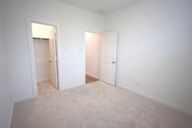 Building Photo - 27003 Golden Isle Ln