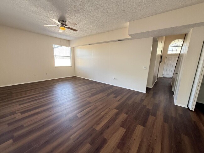 Building Photo - Beautifully remodeled 6 bedroom - 3 bath home in Summerfield Village