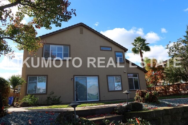 Building Photo - Lakefront 4 bedroom, 3 bath, 3 car  in the Lakeside Community