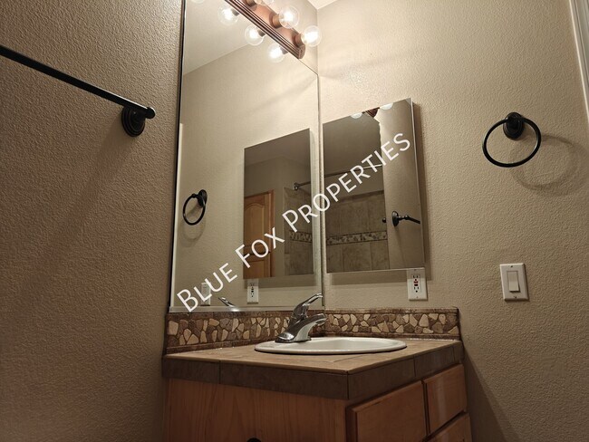 Building Photo - 1500 E Pusch Wilderness Dr