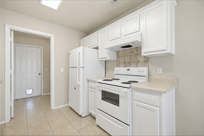 Building Photo - 6301 SW Meadow Well Ave