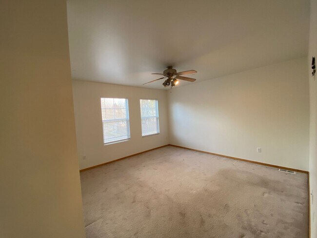 Building Photo - Large Dupont Home ~ Northwest Landing Comm...