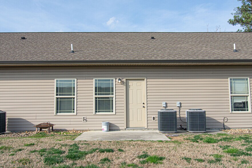 Building Photo - 50 Rawlings Ln