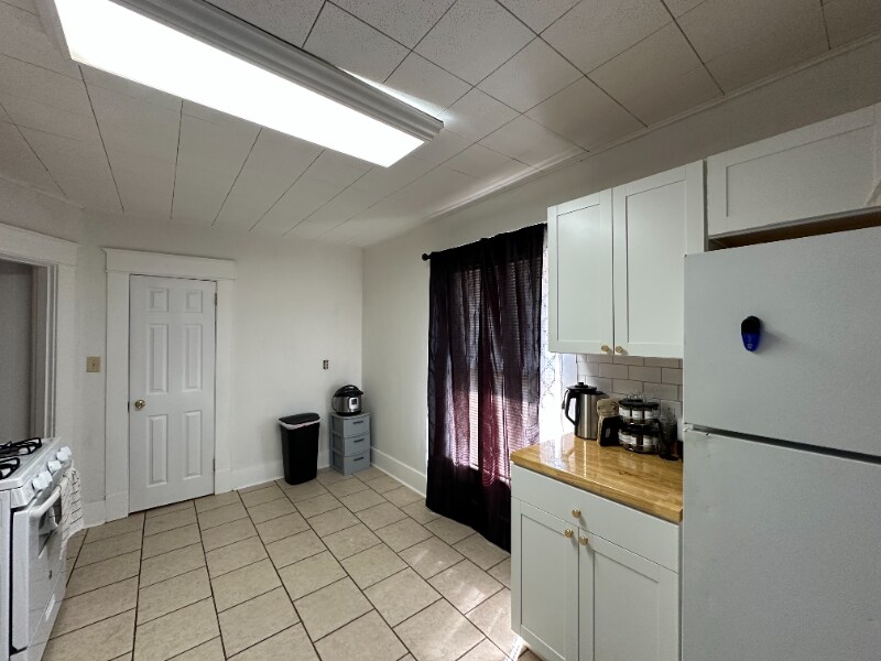 Building Photo - 201-203 W Acres St