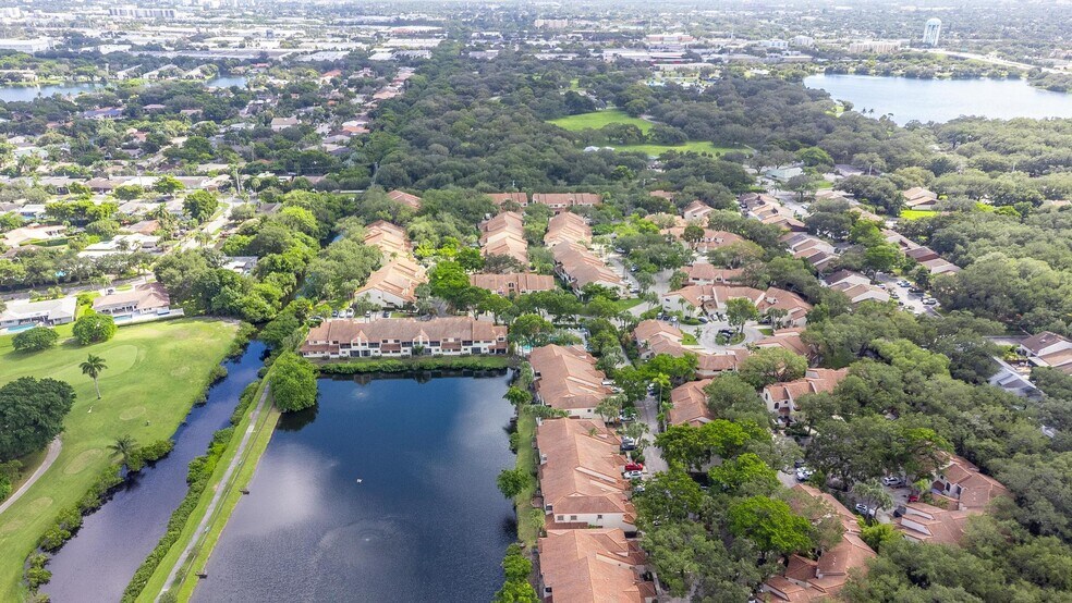 Community Lake - 3351 Emerald Oaks Dr