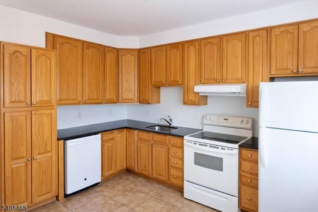 Building Photo - 110 Willow Ave