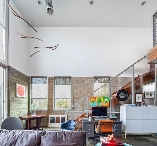 Building Photo - 2448 Riverside Dr