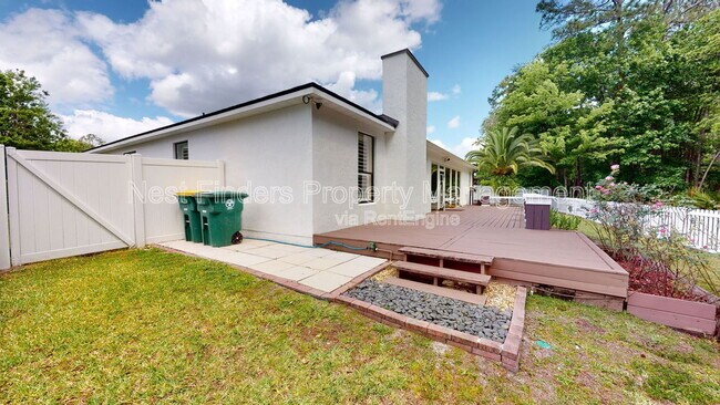 Building Photo - 9035 Hampton Landing Dr E