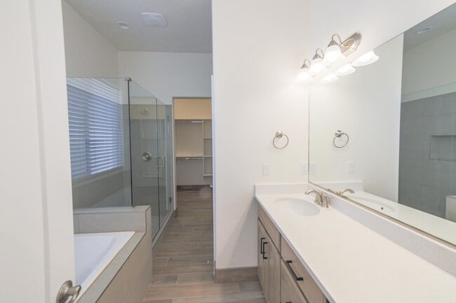 Building Photo - New Townhome in Hurricane