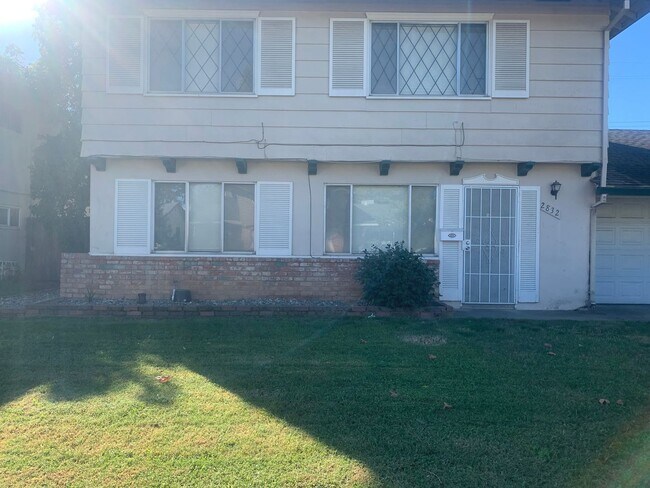 Primary Photo - 2899001/60