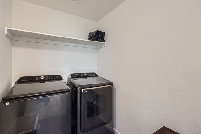 Building Photo - 42830 Ivydale St