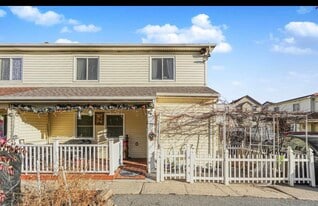 Building Photo - 31 Greentree Ln
