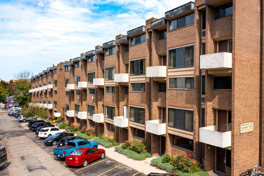 Primary Photo - Geddes Hill Apartments