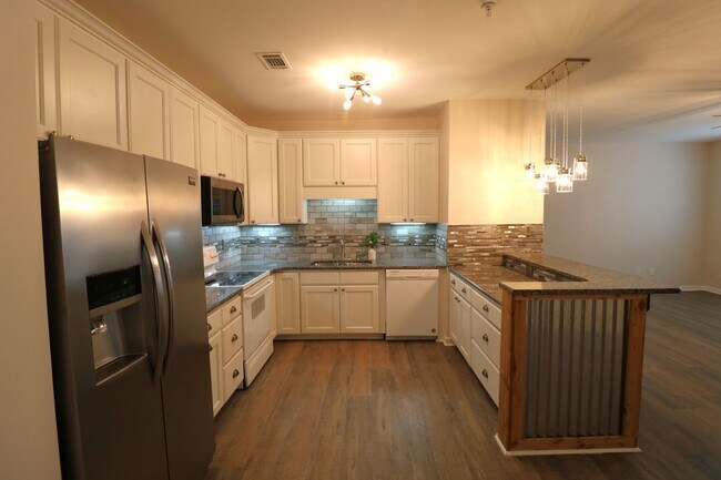 Building Photo - 6901 Hanesbrook Cir