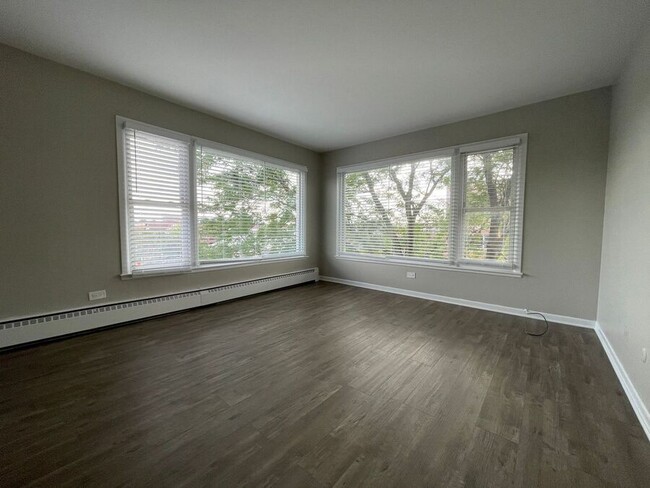 Building Photo - Charming 2-Bedroom, 1-Bathroom Apartment f...