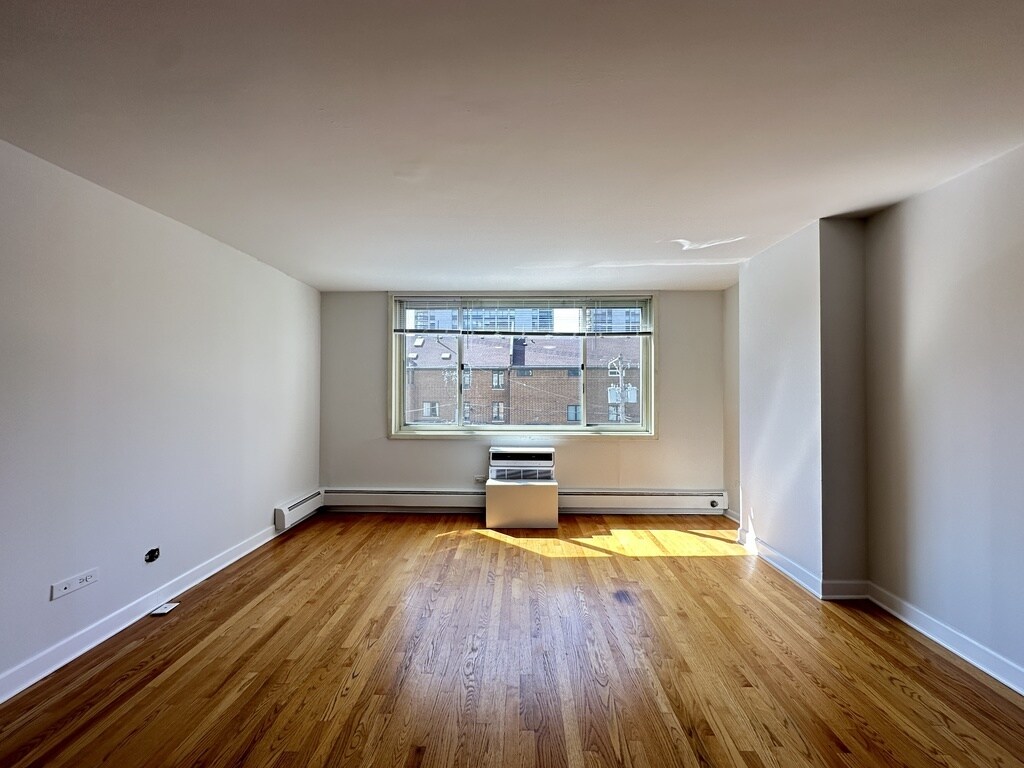 Building Photo - 1442 N Dearborn St