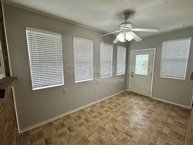 Building Photo - 141 E Walnut St