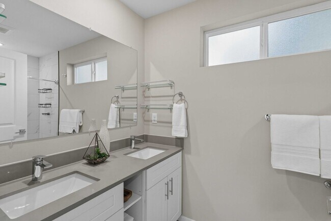 Building Photo - 3Bd/3Ba Seattle Home
