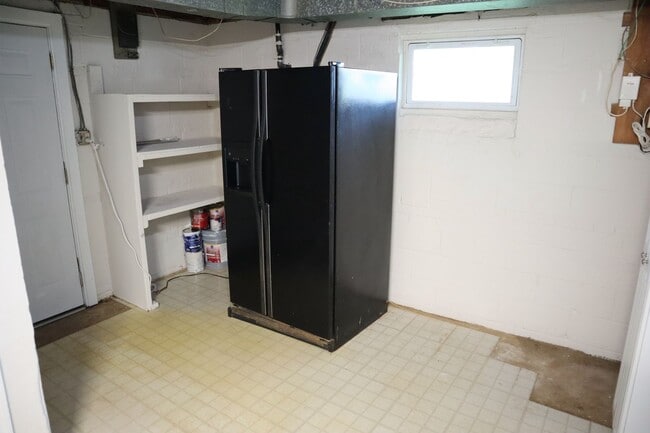Building Photo - Charming 3-Bedroom, 2-Bath Split-Level Sin...