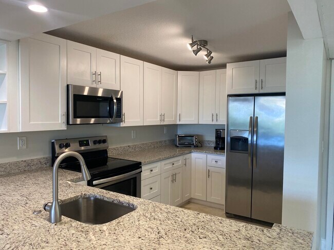 Building Photo - 13 Royal Palm Way
