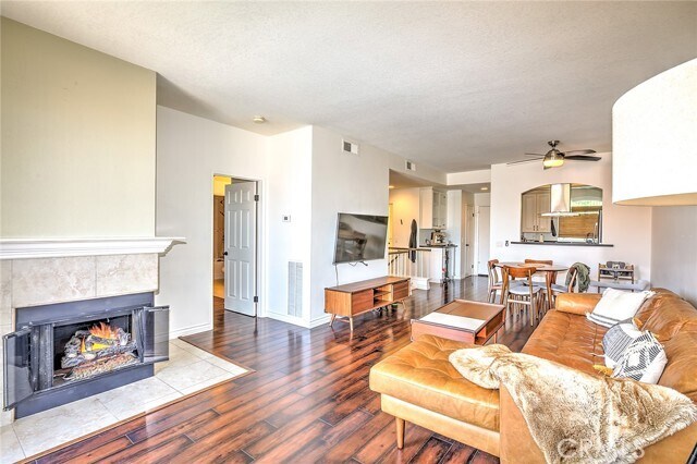 Building Photo - 30902 Club House Dr