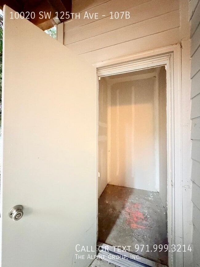 Building Photo - 10020 SW 125th Ave