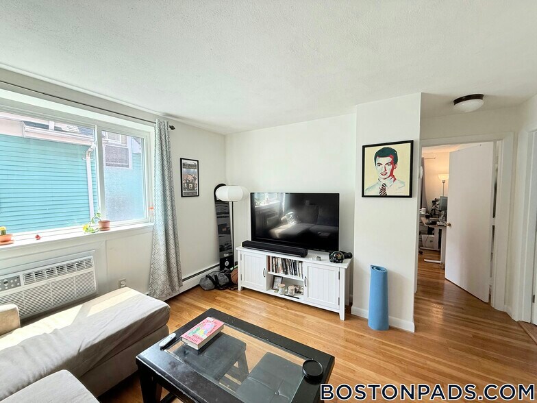 Building Photo - 135 Inman St