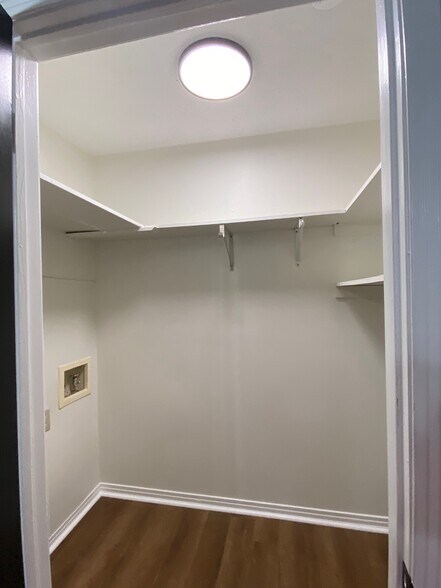 Laundry Room - 100 Belle Cir