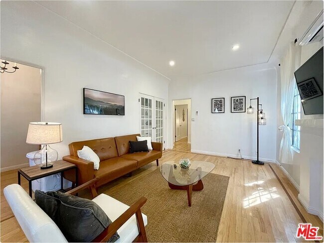 Building Photo - 944 12th St