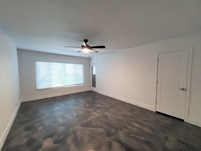 Building Photo - 1538 W McDowell Rd