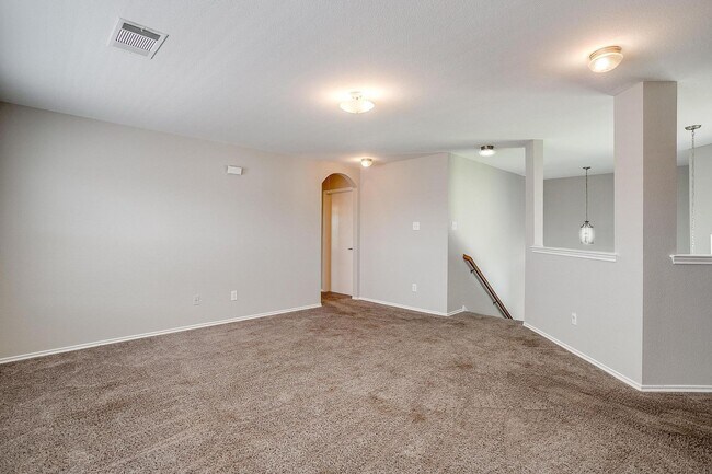 Building Photo - Large 4 Bedroom 3.5 Bathroom- Eagle Mounta...