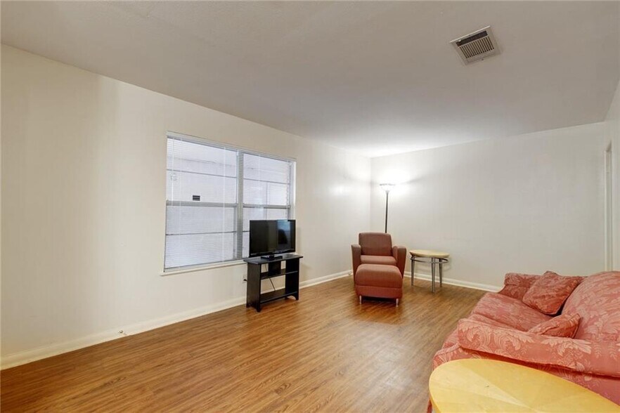 Building Photo - 607 Bellevue Plz