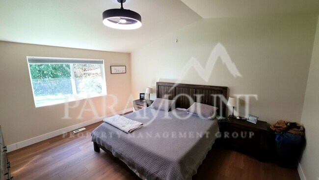 Building Photo - Gorgeous 3-Bedroom Home with 2 Bonus Rooms!