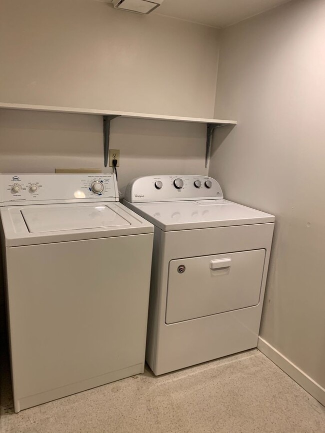 Building Photo - 2321 Grove St