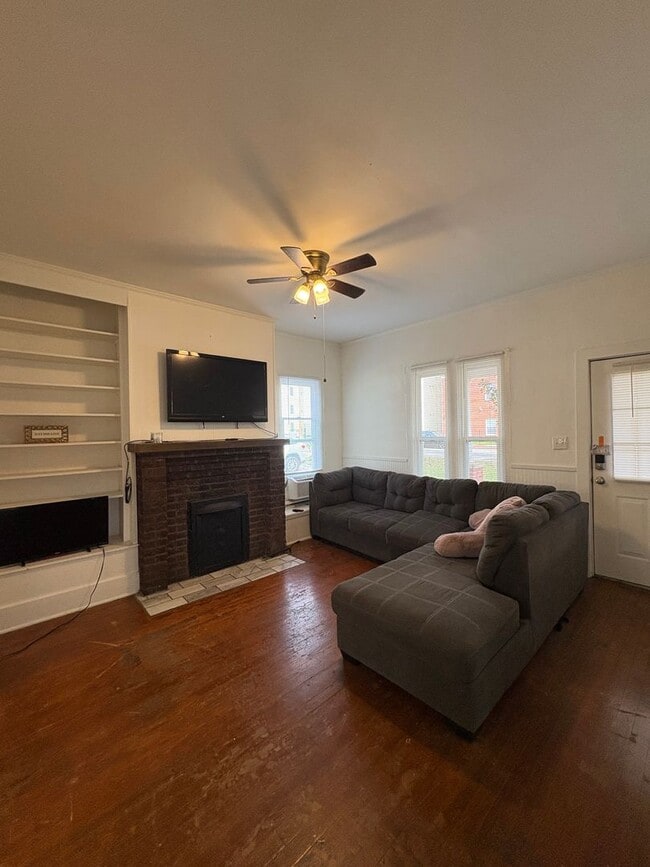 Building Photo - For Rent