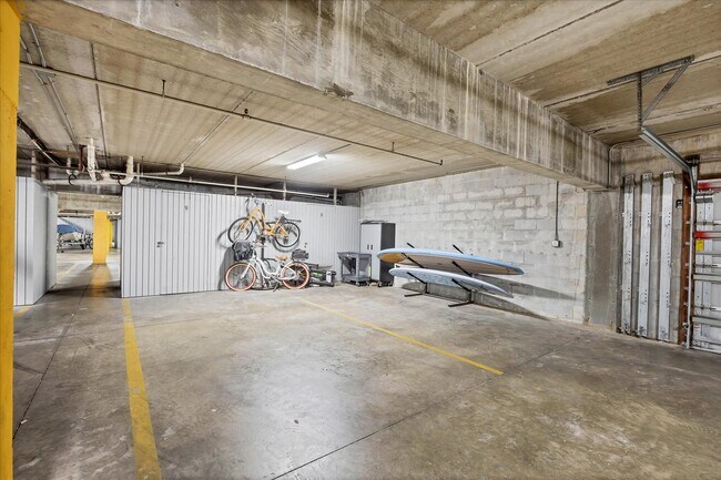 Building Photo - 2124 N Tamiami Trl