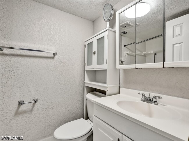 Building Photo - 4621 Bayshore Dr