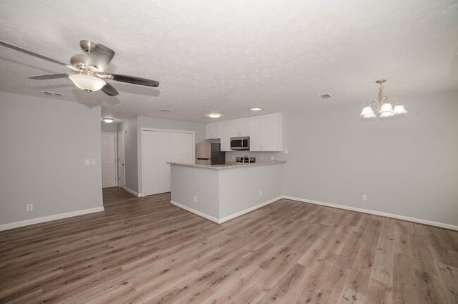 Building Photo - 1021 Wood Creek Dr