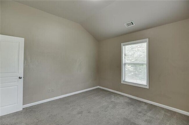 Building Photo - 314 Oakland Hills Way
