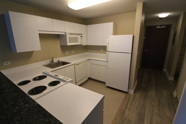 Building Photo - 2 E Erie St