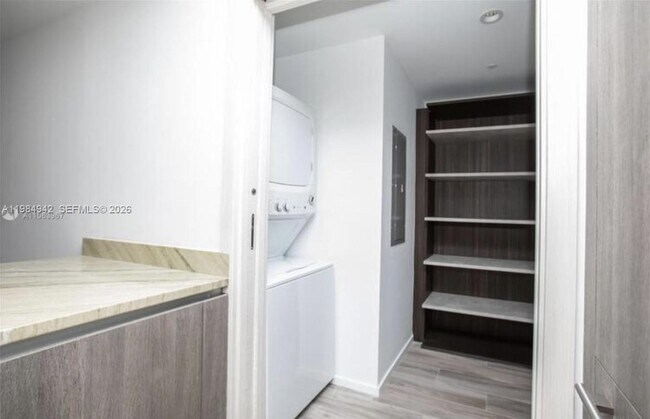 Building Photo - 801 S Miami Ave