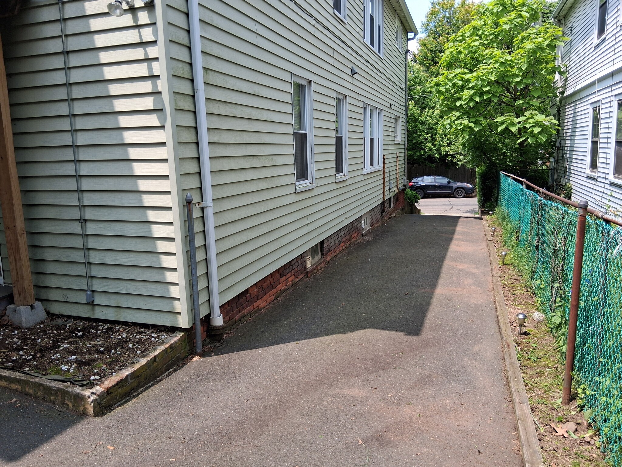 Driveway - 261 View St