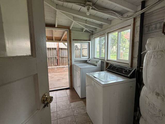 Attached laundry room - 385 Foresthill Ave