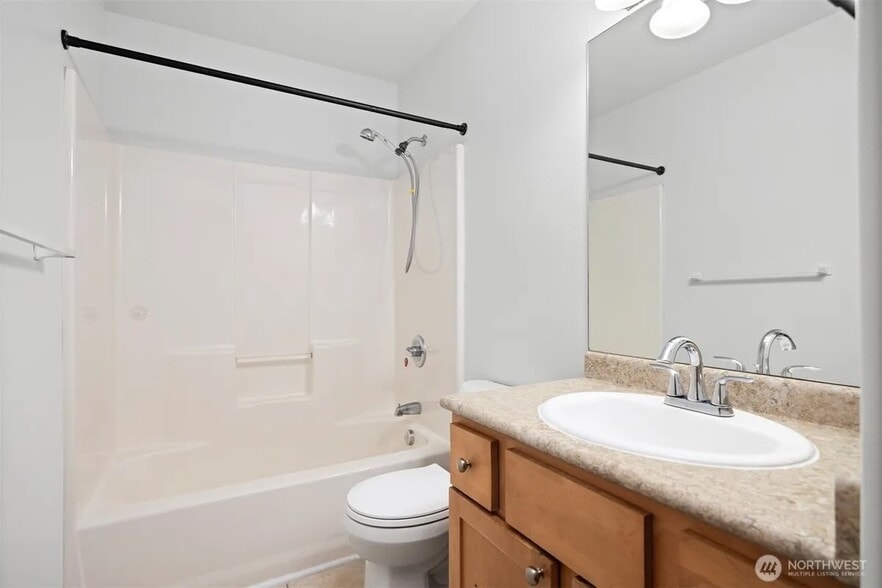 Building Photo - 6214 Malloy Ave